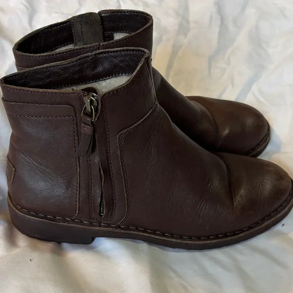 UGG Women’s Rea Leather Boots, Chocolate - Picture 2 of 7